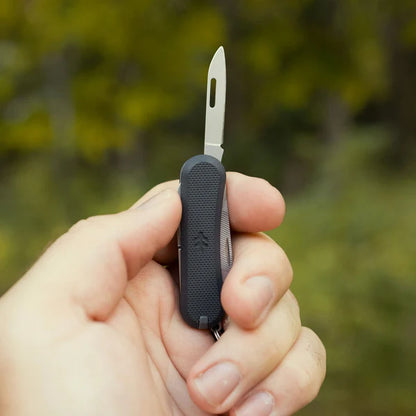 SwissTech Listig 7‑in‑1 Multitool – 7-i-1 Kompakt Multitool